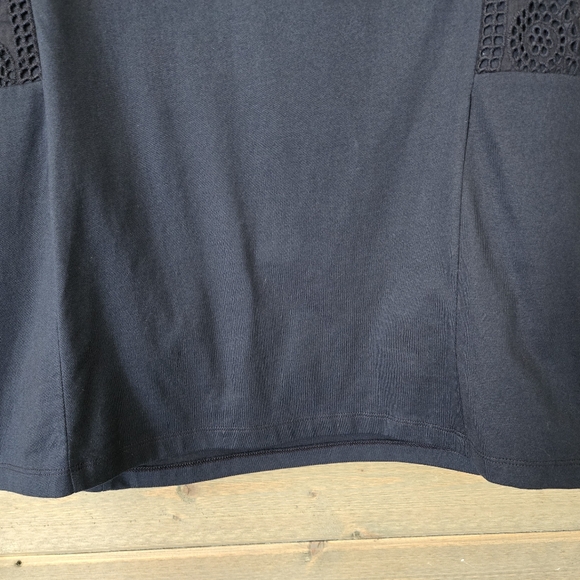 Banana Republic Women’s Sleeveless Eyelet Blue Crew Neck Top - Size Medium - Picture 4 of 8